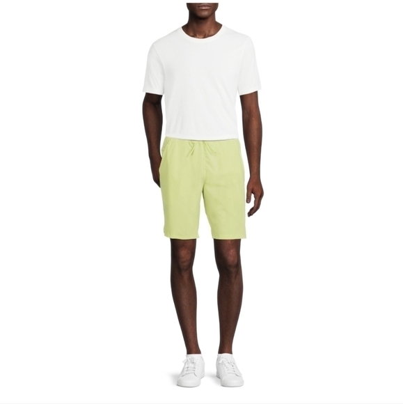 𝅺RUSSELL Men's 9" Woven Tech Short with Comfort Waistband XL 40-42 New - Picture 1 of 5
